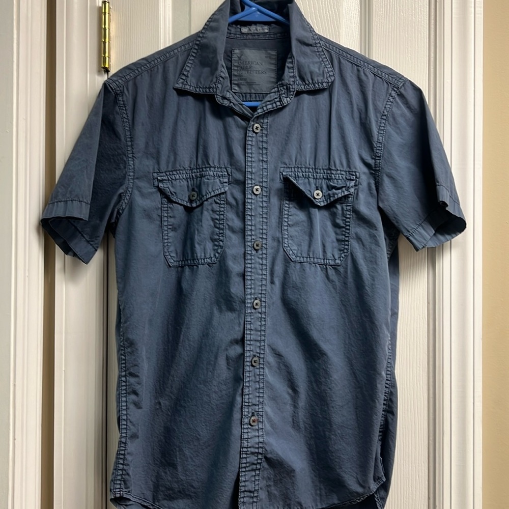 American Eagle men XS extra small short sleeve button up collar casual shirt